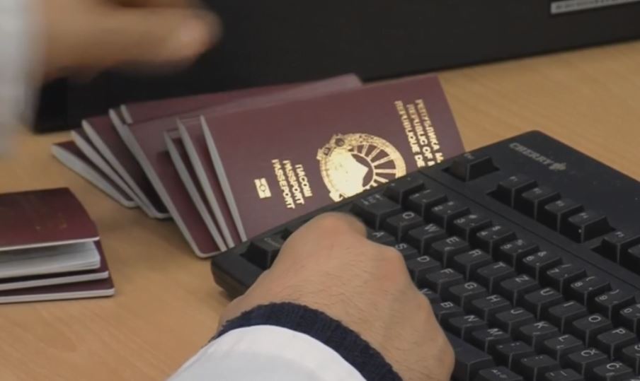 Mbi 100 mijë qytetarë të RMV-së me të drejtë vote, por pa dokumente të vlefshme – Ministri i Mbrojtjes kërkon zgjidhje