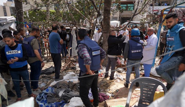 Sulm izraelit afër Spitalit Al-Aqsa, vriten dy persona dhe plagosën dhjetëra të tjerë