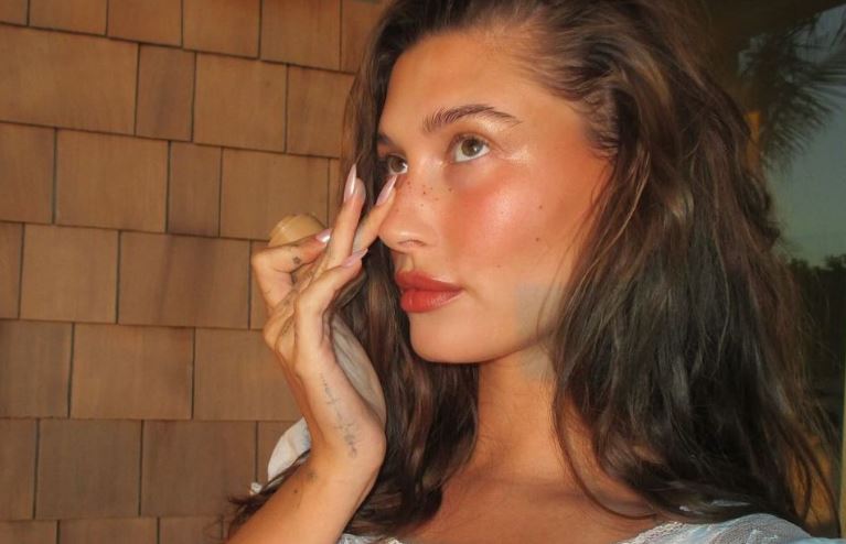 Hailey Bieber zbulon problemin shëndetësor me të cilin po përballet së fundmi