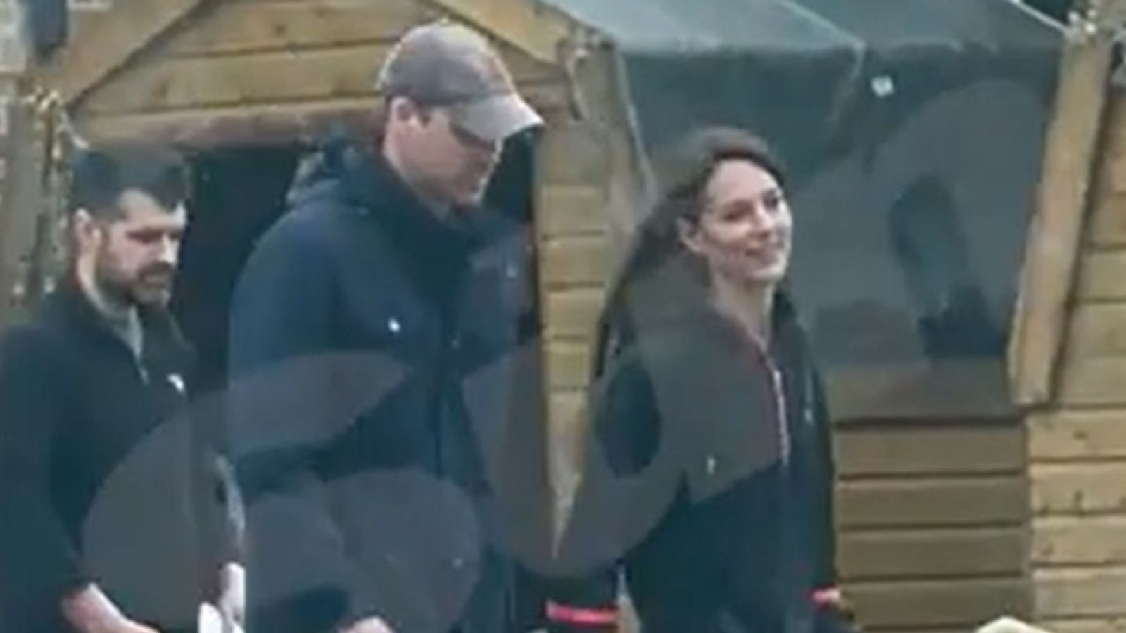 Pas shumë spekulimeve rreth vendndodhjes së saj, princesha Kate shihet duke bërë pazar