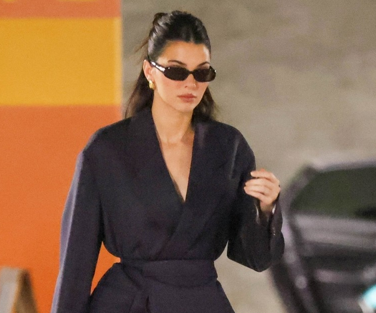 Kendall Jenner plot stil për një takim në Beverly Hills