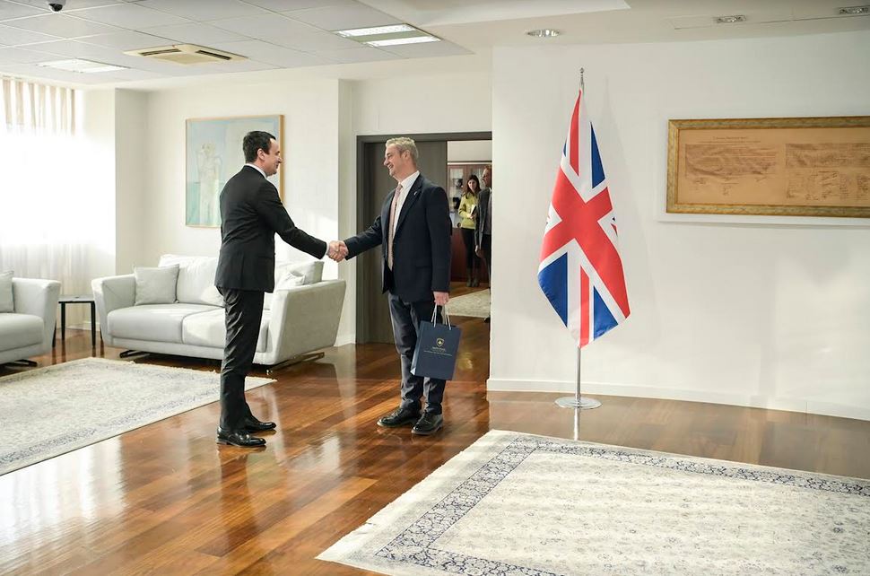 Kryeministri Kurti mirëpriti Ambasadorin e ri të Mbretërisë së Bashkuar, Jonathan Hargreaves