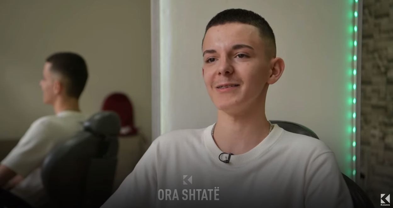15 vjeçar dhe me biznes personal, kush është Leon Muji, berberi nga Gjilani? (VIDEO)