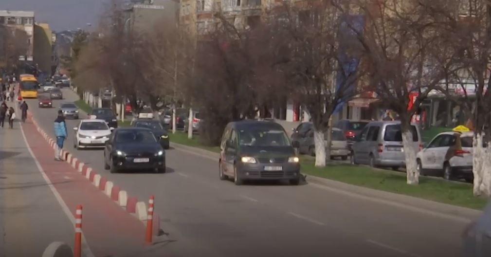 Ligji i ri i komunikacionit: 150 € gjobë kush zihet pa rrip të sigurisë në trafik (VIDEO)
