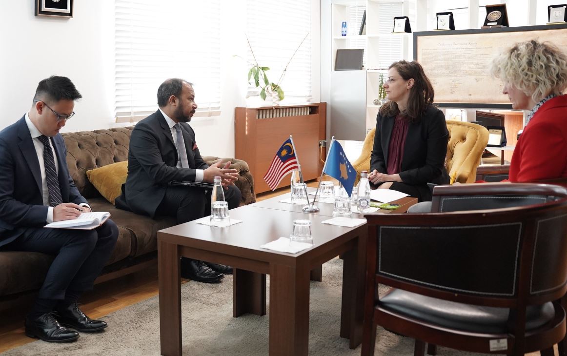 Rizvanolli takohet me ambasadorin jorezident të Malajzisë, dakordohen për bashkëpunim në fushën e energjisë diellore