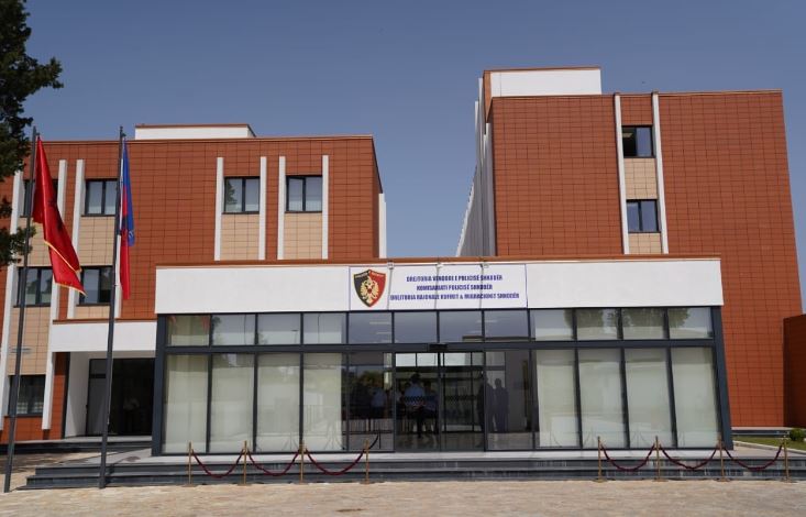 Tentoi t’i vriste duke i përplasur me veturë nënë e bir – arrestohet një burrë në Shkodër