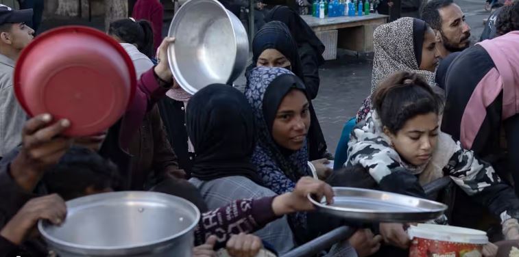 Izraeli thotë se shpreson që porta e ndihmës në Gaza të jetë gati deri në fillim të majit