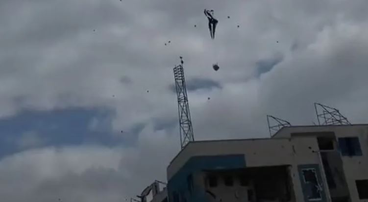 Vdesin pesë persona në Gaza, shkak dështimi i parashutës së ndihmave