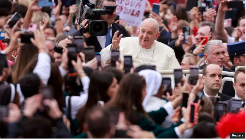 Papa Françesku në mesazhin e Pashkëve bën thirrje për armëpushim në Gaza dhe Ukrainë