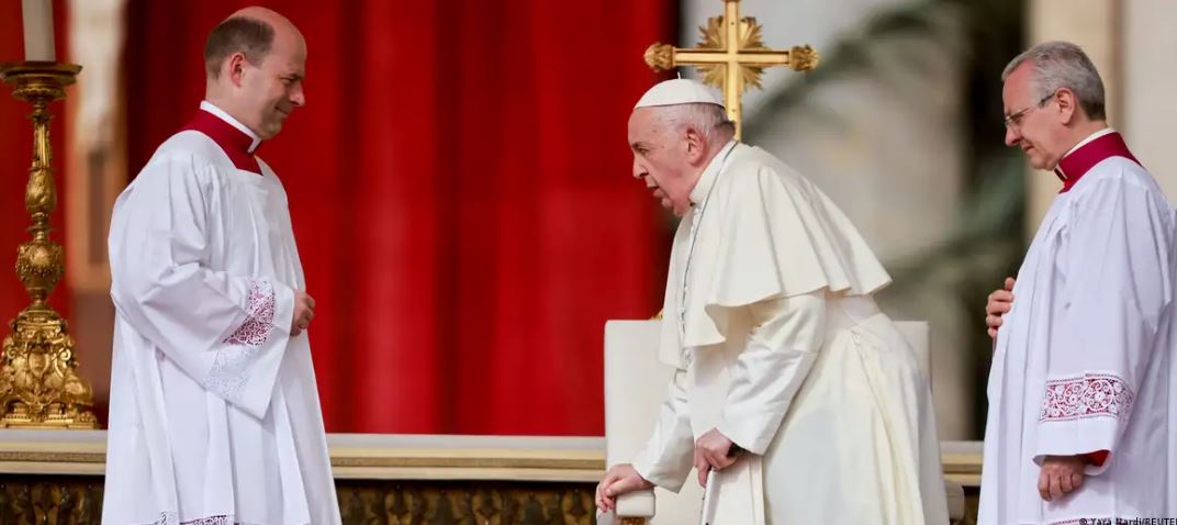 Papa Françesku hap festimet e së dielës së Pashkëve në Vatikan