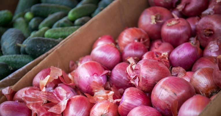 Pesë lloje ushqimesh të pasura me flavonoide që duhet t'i hamë shpesh