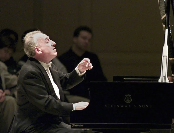 Vdes pianisti i njohur italian, Maurizio Pollini