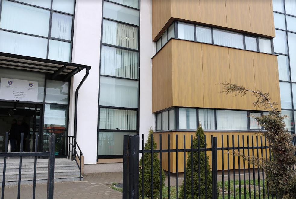 Ndalohen për 48 orë dy sllovakë dhe një kosovar, dyshohet se prodhuan substanca narkotike