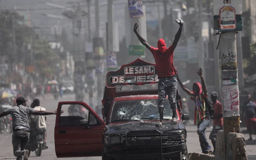 Qindra të burgosur ikin nga burgu i Port-au-Prince, dhuna përshkallëzohet në kryeqytetin Haitian