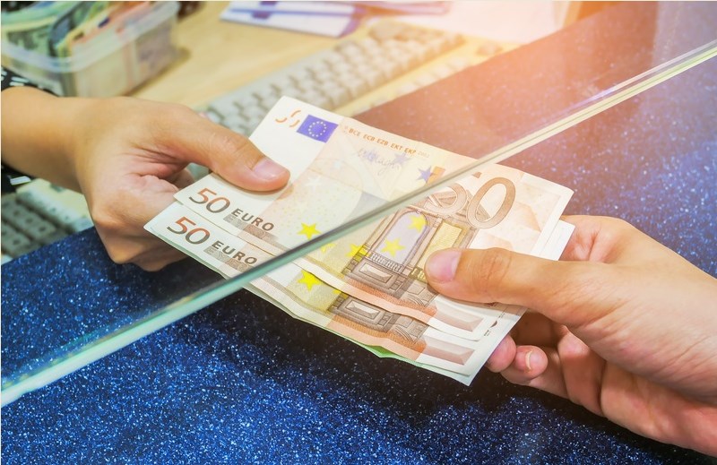 Shkon në 4.95 miliardë euro vlera e kredive
