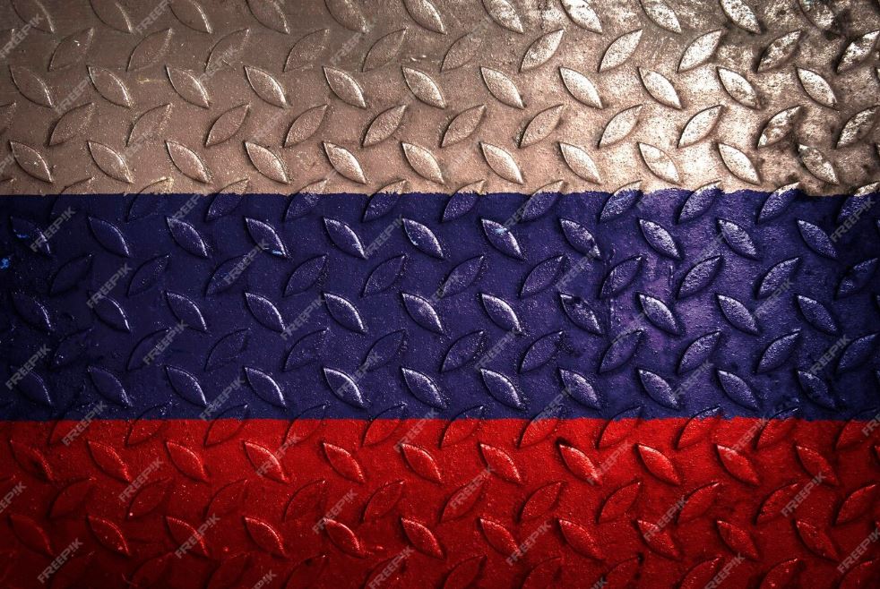 Foto ilustruse: Flamuri rus, i vizatuar mbi metal.