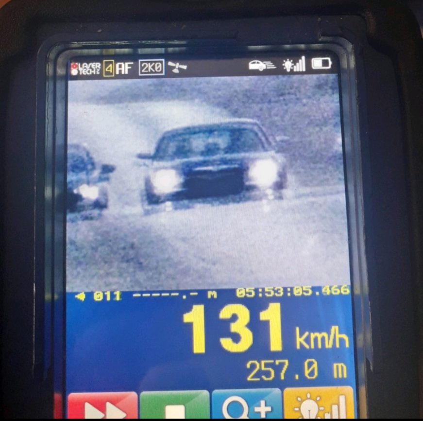 Voziti 131 km/h në zonën 40, policia e gjobit me 300 euro e ia merr patentën për 3 muaj
