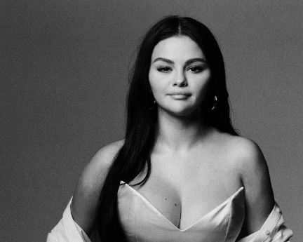 Selena Gomez poston foto “të zjarrtë”