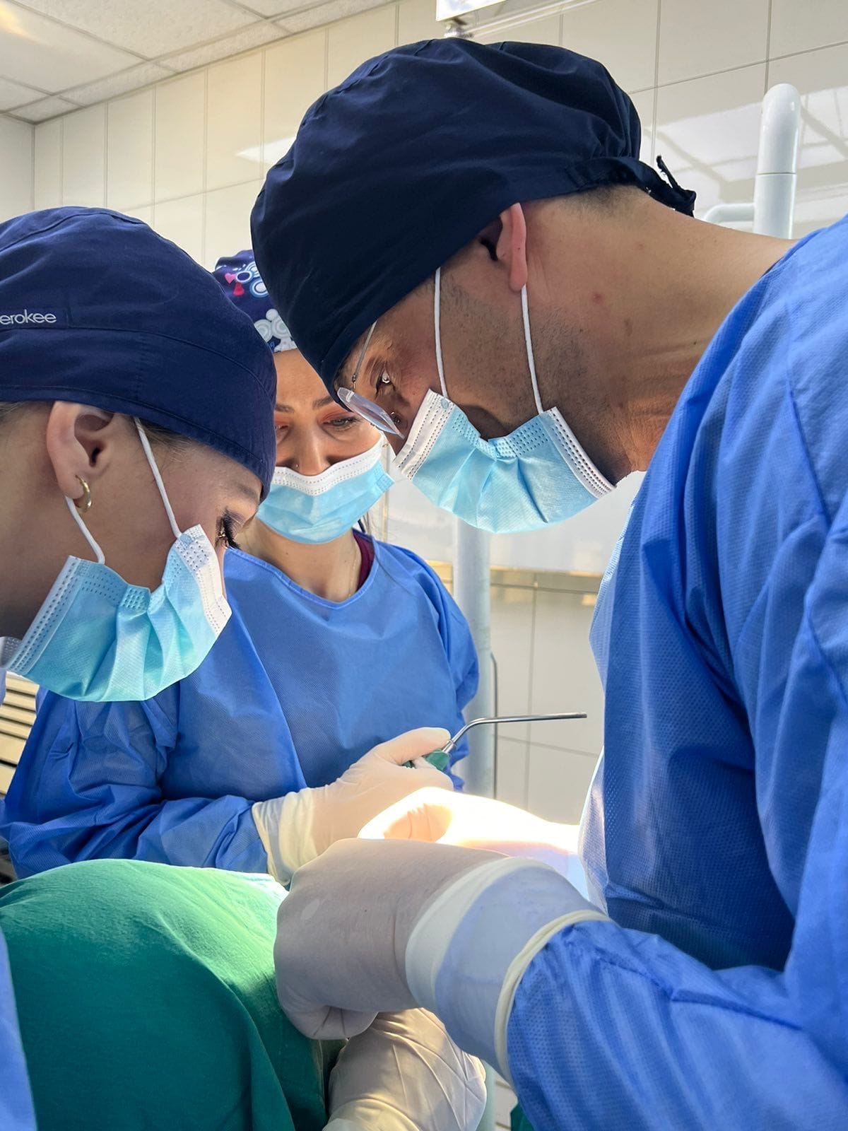 Rifillon aplikimi i implanteve dentare në QKSUK