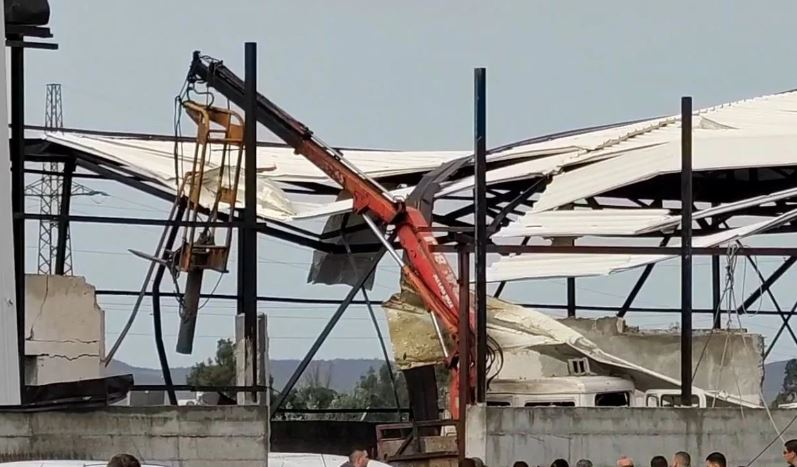 Shpërthimi në Lushnjë, hetuesit në vendin e ngjarjes identifikojnë dy vepra penale
