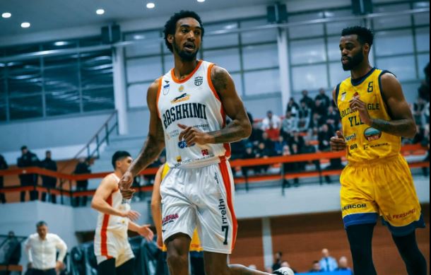 Bashkimi i ndan rrugët me ish-lojtarin e NBA