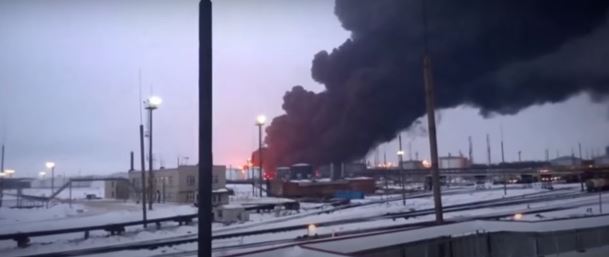 Ukraina nis sulmet ndaj rafinerive të naftës në Rusi përpara zgjedhjeve presidenciale (VIDEO)