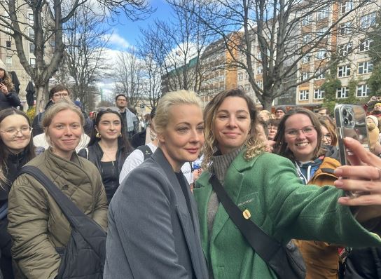 "Mesdita kundër Putinit", e veja e Navalny merr pjesë në protestën në Berlin
