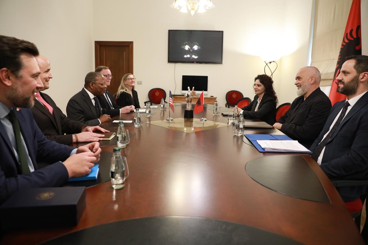 Ndihmës Sekretari amerikan në Tiranë, takon Ramën: U nënvizua bashkëpunimi i fortë mes dy vendeve