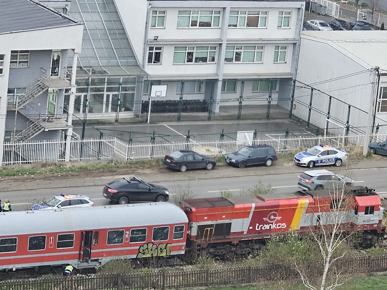 Një këmbësore goditet nga treni në Prishtinë