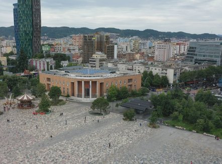 Shqipëria i bashkohet garës së armatimeve, do të blihen sisteme antidron, anije luftarake dhe helikopterë