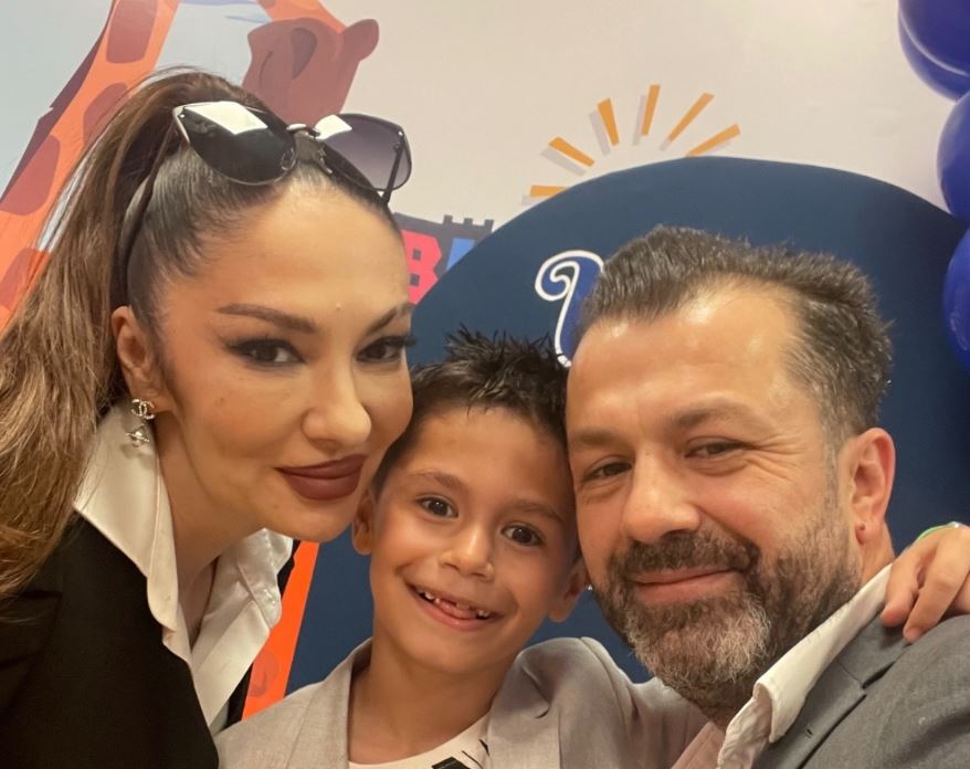Djali i Adelina Ismailit feston sot ditëlindjen, mbush shtatë vjet