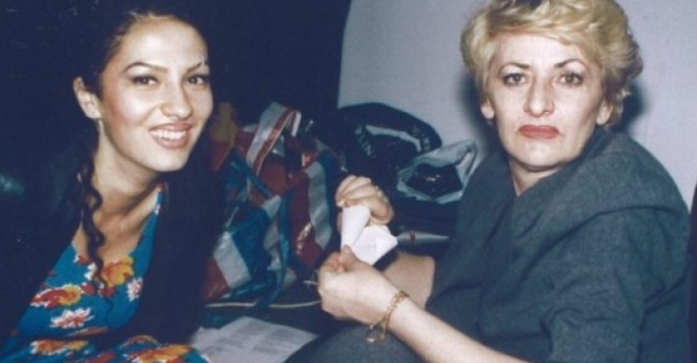 Adelina Ismaili kujton nënën e ndjerë në përvjetorin e vdekjes