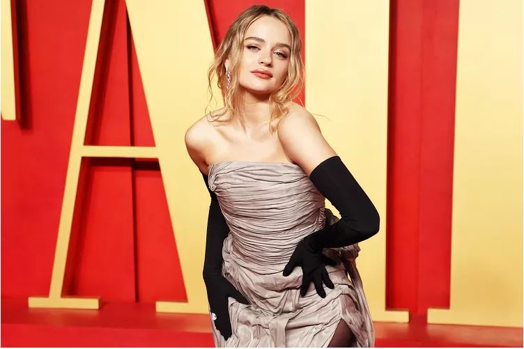 Joey King thotë se është dashuruar në veshjet e vitit 1940