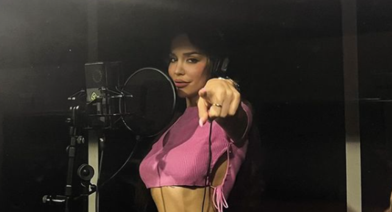 Ana Kabashi po vjen me një projekt të ri muzikor (FOTO)