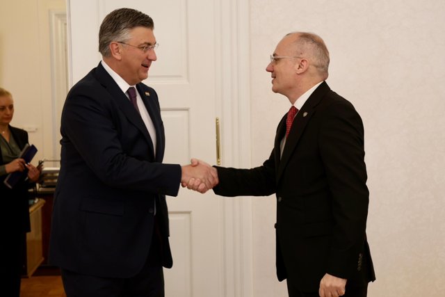 Hasani pritet nga Plenkoviq, shpreh mirënjohje për mbështetjen e Kroacisë