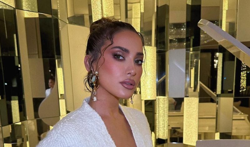 Kylie Jenner qëndis xhinset me inicialet e Anxhelina Hadërgjonajt (FOTO)