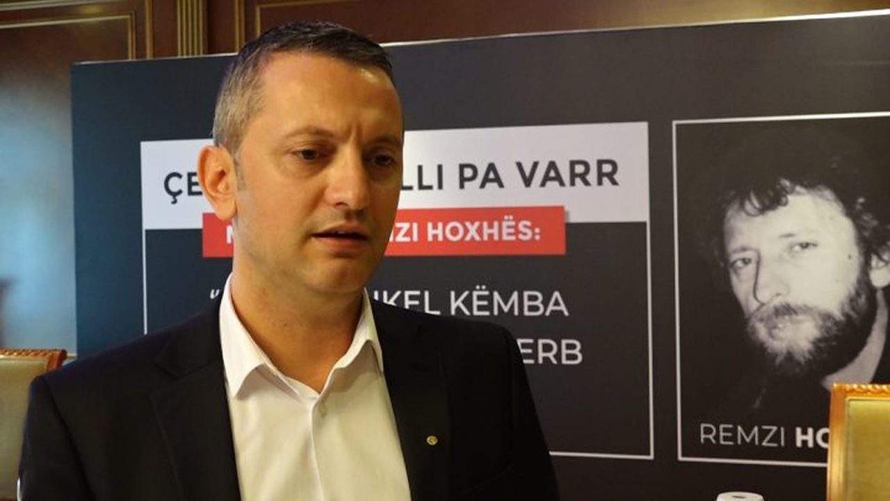 Tirana i vë një rruge emrin “Remzi Hoxha”, mirëpritet nga familja