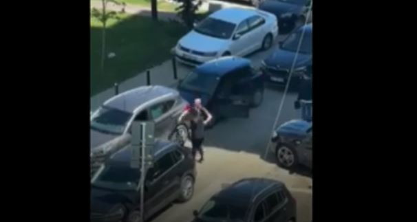 Arrestohet në Pejë burri që u pa duke sulmuar një grua në Prishtinë (VIDEO)