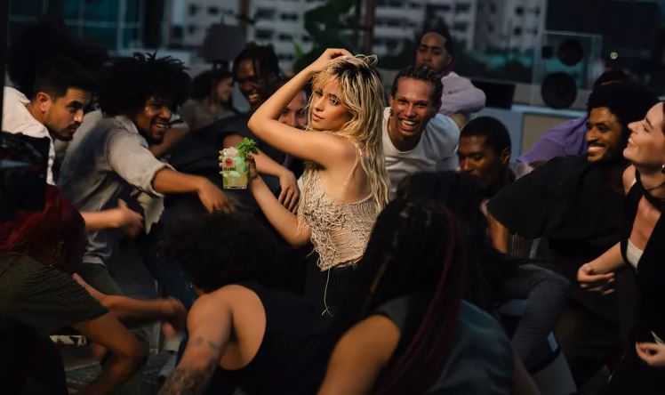 Camila Cabello, fytyra e re e markës globale, Bacardi (VIDEO)