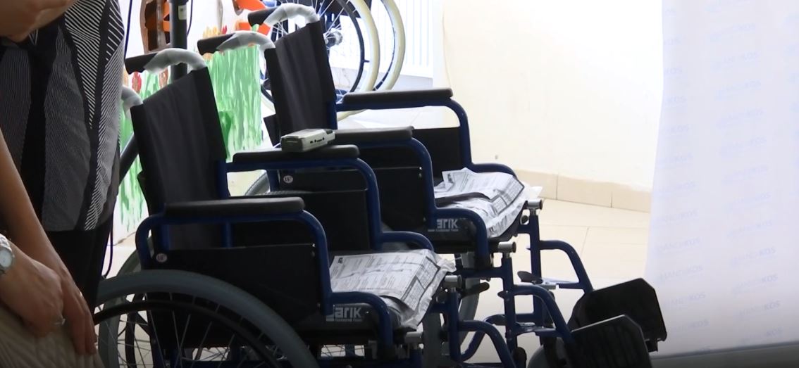Vonesat legjislative: Ligji për të hendikepuarit mbetet nëpër sirtarë (VIDEO)