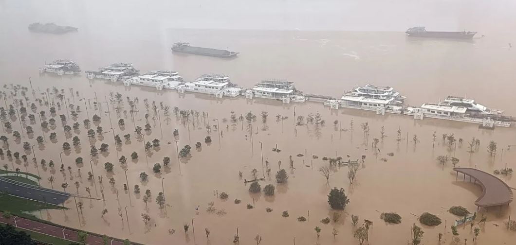 Kina goditet nga stuhi dhe reshje të dendura shiu, humbin jetën katër persona