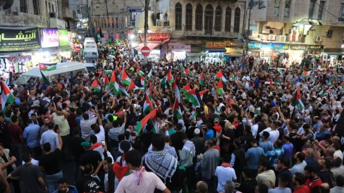 Jordanezët vërshojnë sërish rrugët e kryeqytetit në mbështetje të palestinezëve