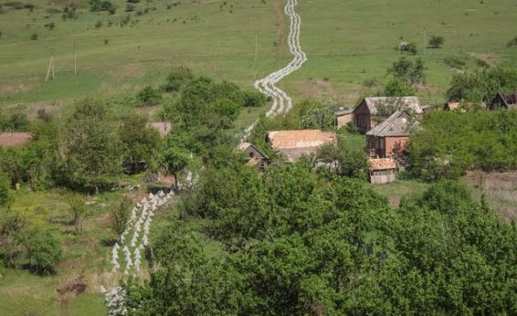 Ukraina thotë se po i reziston sulmeve të rënda në lindje në mes të avancimit rus