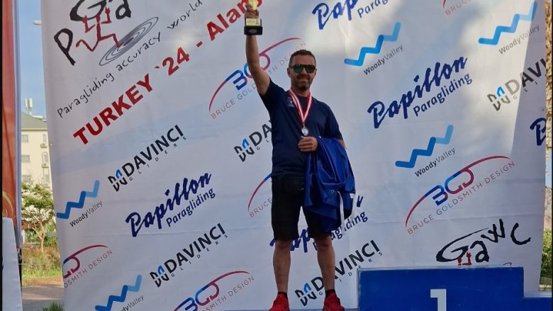 Paragllajd: Fanol Shala thyen rekord botëror