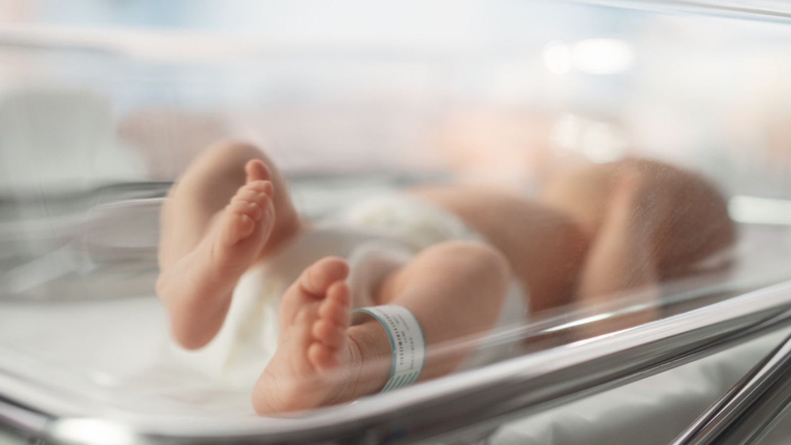 Spitali heton rastin pasi fëmija iu dorëzua nënës së gabuar