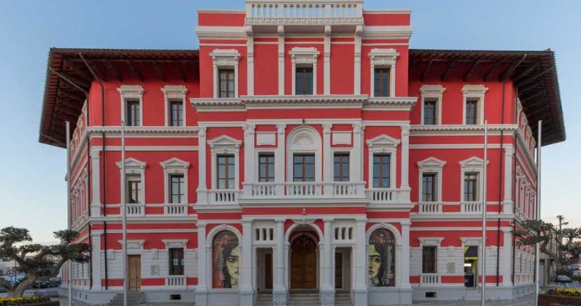 Digjet makina e drejtoreshës së Tatim Taksave në Vlorë