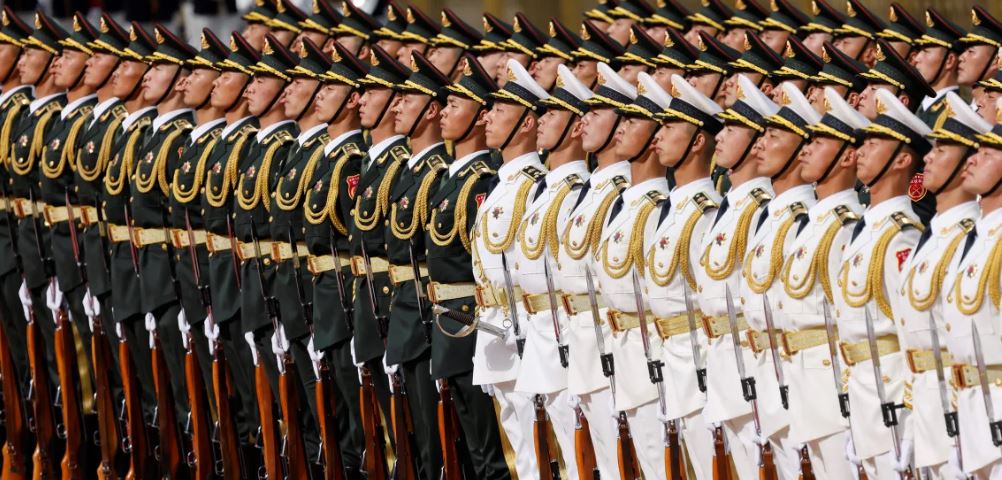 Xi 'trondit' ushtrinë e Kinës, u tregon se si të luftojë dhe fitojë luftërat moderne