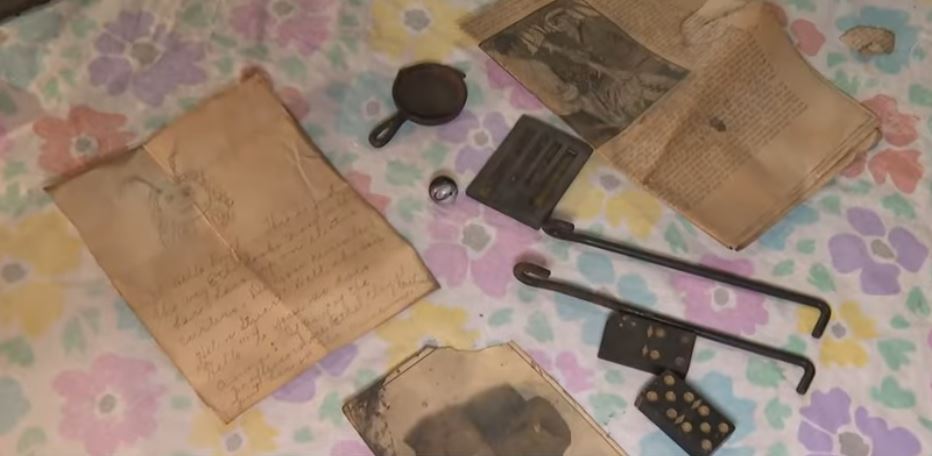 Kapsula kohore gati 110-vjeçare u gjet në tavanin e një shtëpie (VIDEO)