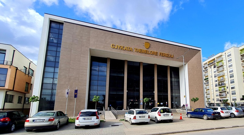 Pranoi fajësinë se me forcë tentoi ta vë në gjumë dyvjeçarin, edukatorja dënohet me 250 euro