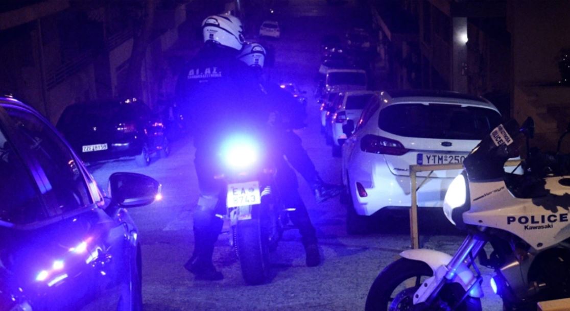 Greqi: 15-vjeçari shqiptar ther me thikë bashkëmoshatarin, arrestohet i mituri dhe babai i tij